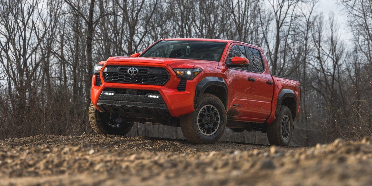 豐田Hilux 9代台灣售價161.9萬，2027年C-HR EV加拿大4.7萬加幣起
