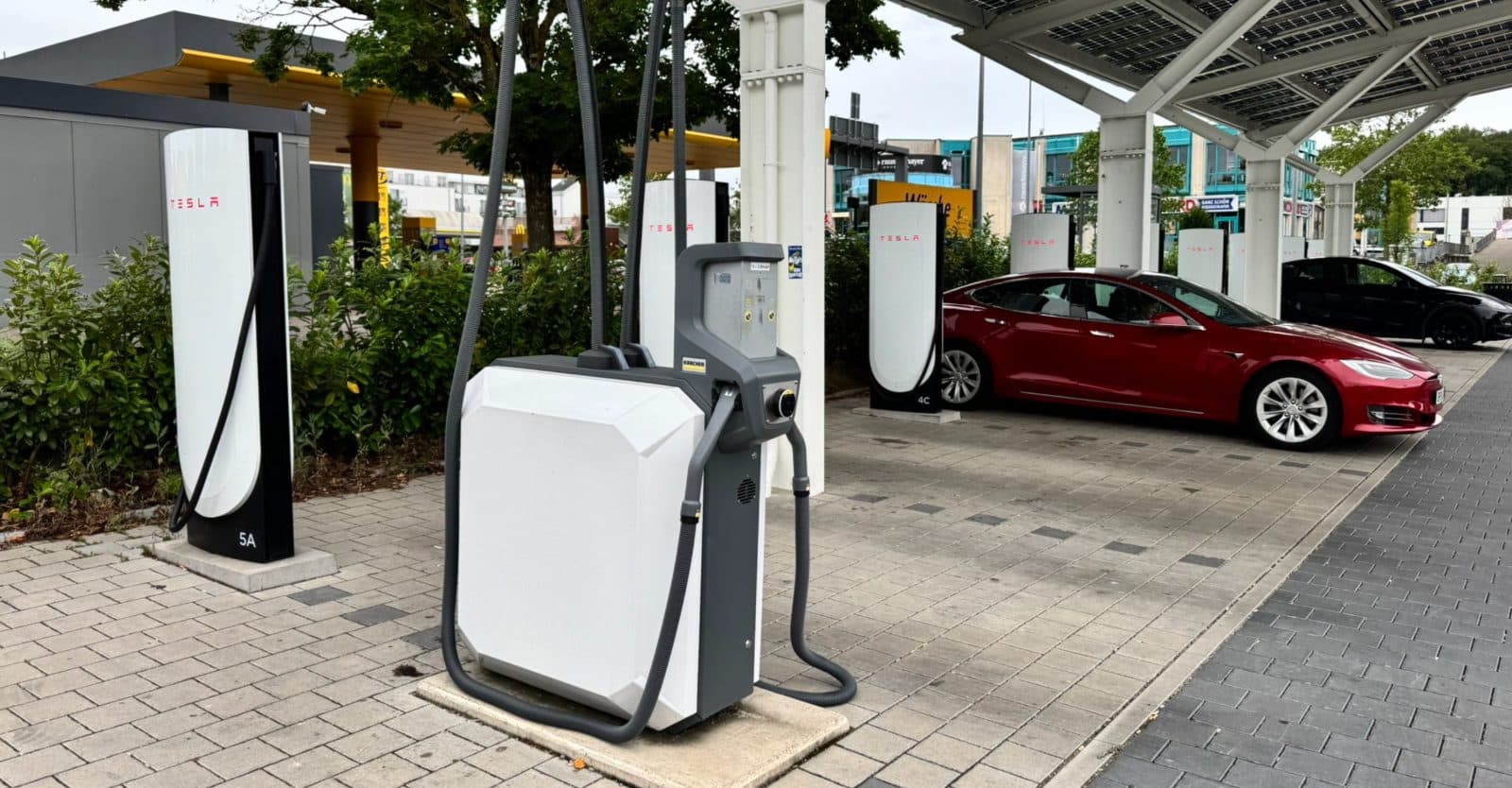 Tesla adds a car vacuum to a Supercharger for the first time
