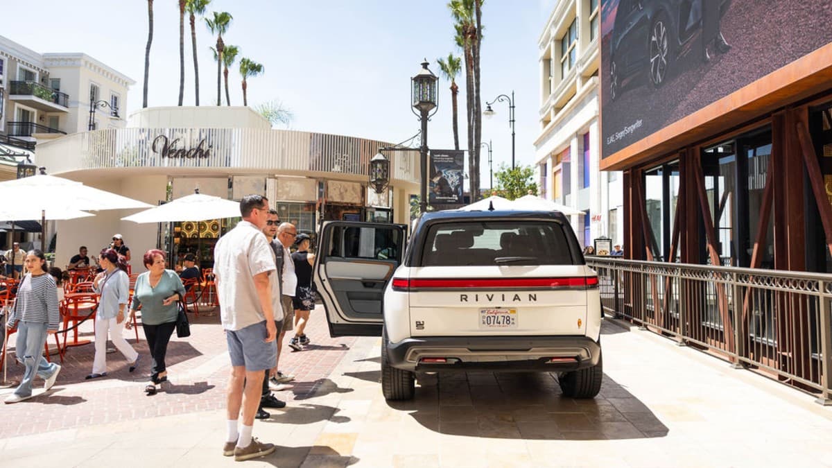 Rivian 裁員近2%並面臨11.5萬輛車款調查，同步啟動充電網合作