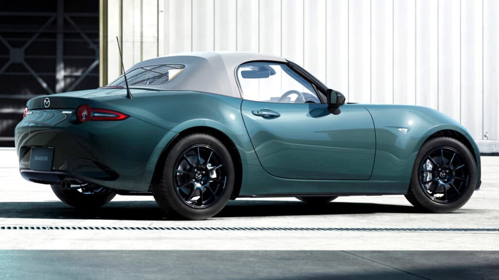 馬自達車款市場動態：MX-5 新色亮相、CX-30 英國優惠與安全評級更新