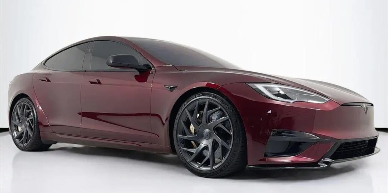 Someone is flipping Tesla Model S Signature for $260,000 — $100K+ markup