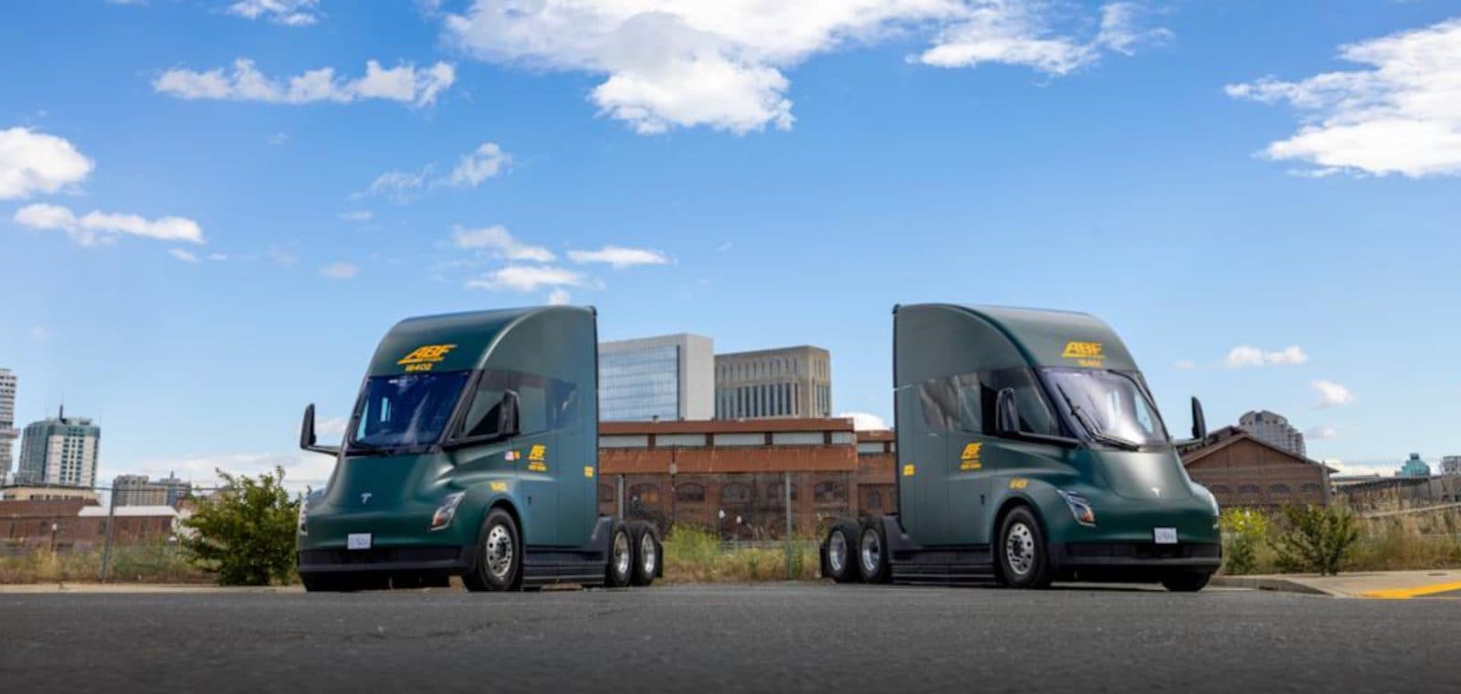 Fleet buys Tesla Semi electric trucks after stunning 1.55 kWh/mile efficiency