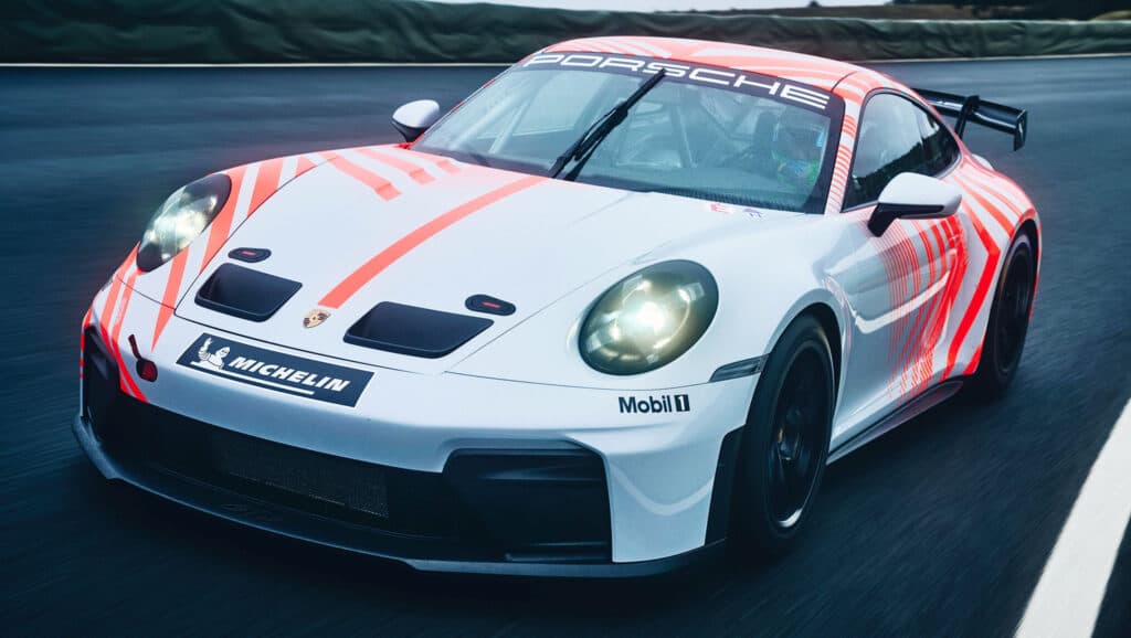 保時捷 911 系列性能車款持續進化，電動超跑競爭者馬力逾千匹