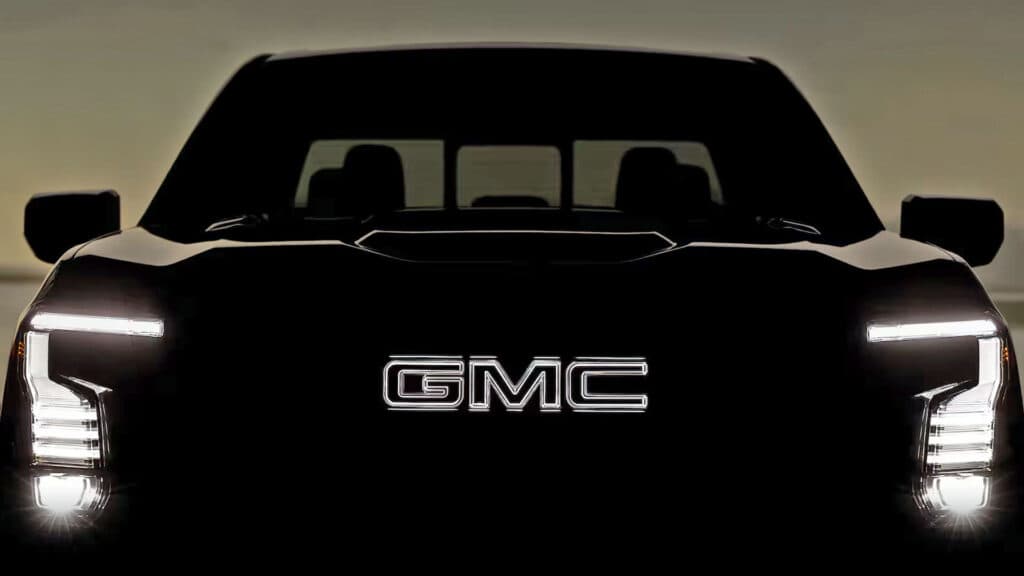 GMC Sierra EV 續航 740 公里，2027 年燃油版 V8 動力全面革新