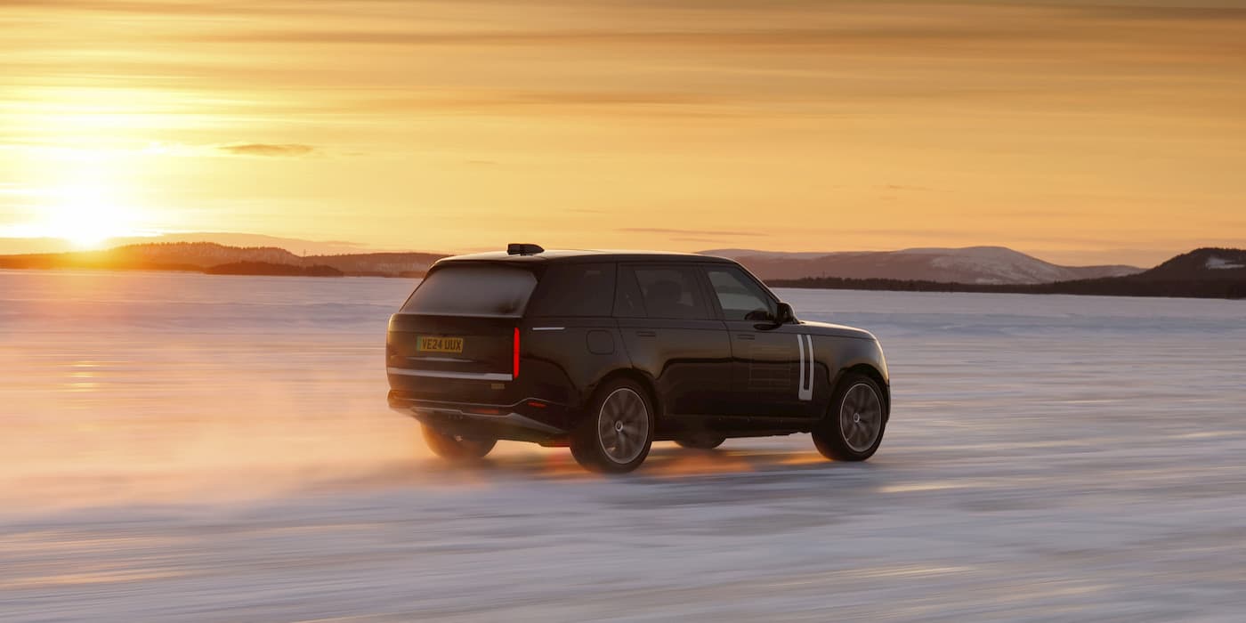 Range Rover 首款電動車預計售價逾 15 萬美元，性能超越燃油版