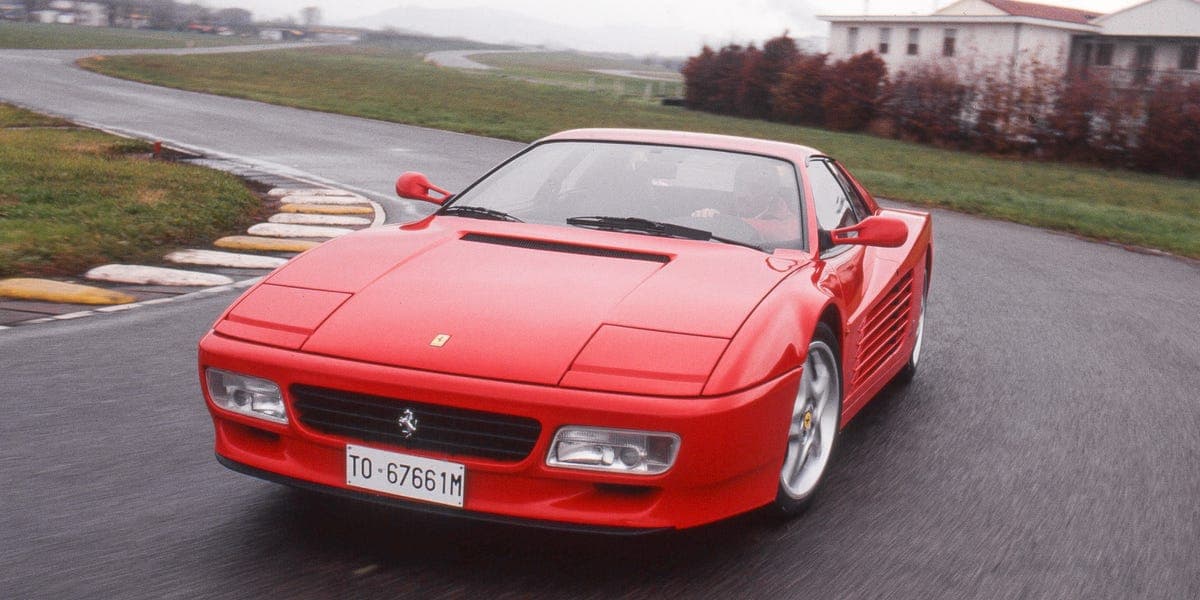 法拉利 512TR 於 1992 年問世，動力提升 48 匹馬力，售價 21.2 萬美元