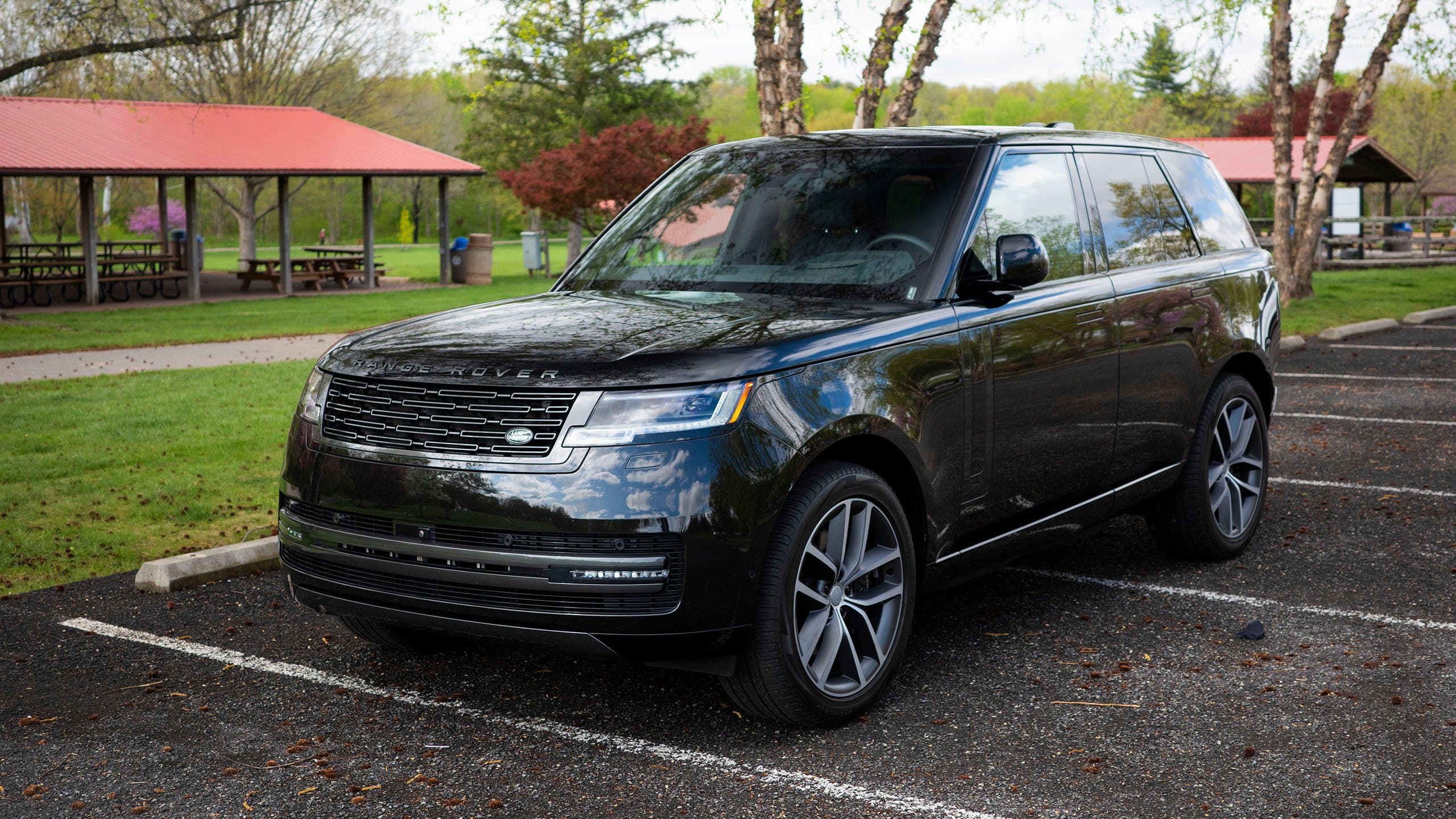 JLR 多款豪華休旅面臨氣囊召回停售，電動化轉型加速推新