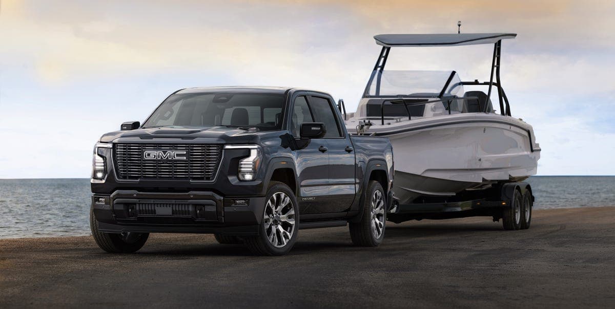 GMC Sierra 1500 大改款揭示：搭載全新 V8 引擎與 16.3 吋螢幕