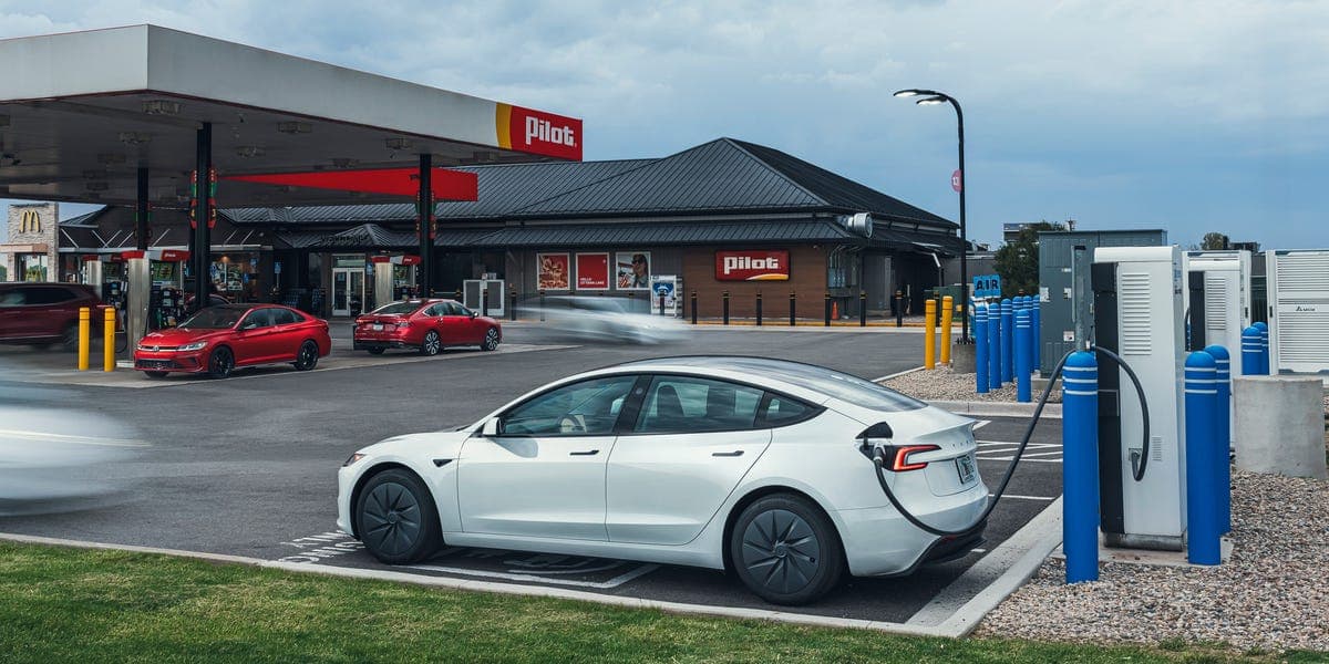 EV, Hybrid, or Gas Car: What’s Best for a Road Trip?