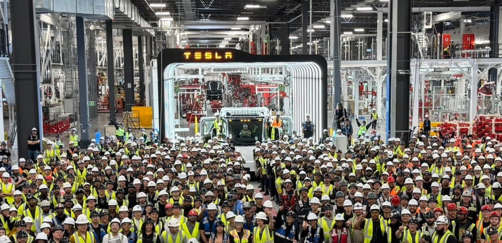 特斯拉 Model S/X 生產告終，Semi 卡車啟動量產，FSD 挑戰與財務透明化