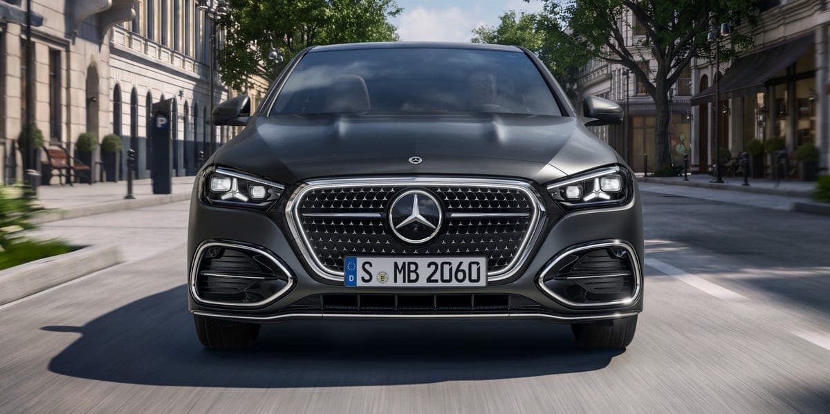 Mercedes-Benz Updates the Gas-Powered C-Class With an EV-Like Face