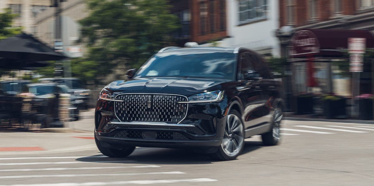 2026 Lincoln Aviator 豪華休旅登場，保留經典三排座設計