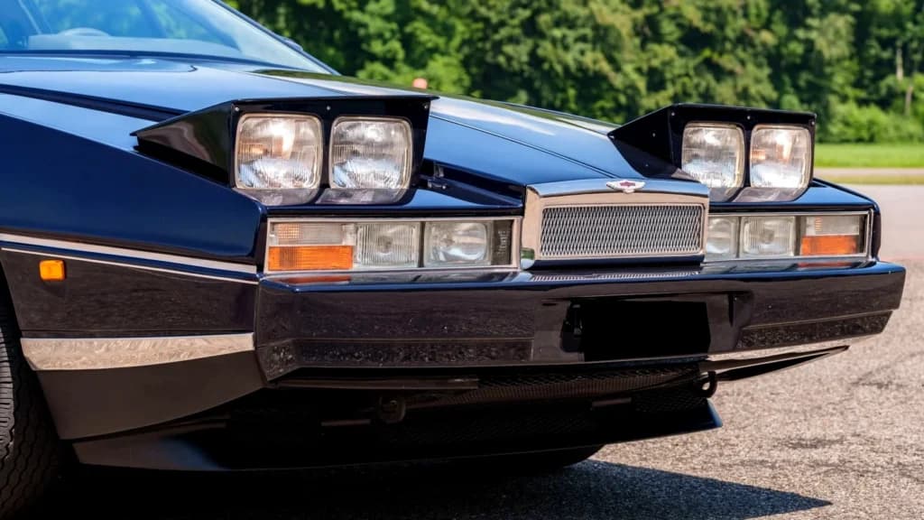 Aston Martin 稀有車款市場動態：1987 Lagonda 估價逾 43 萬美元，Vantage RS 性能版現蹤