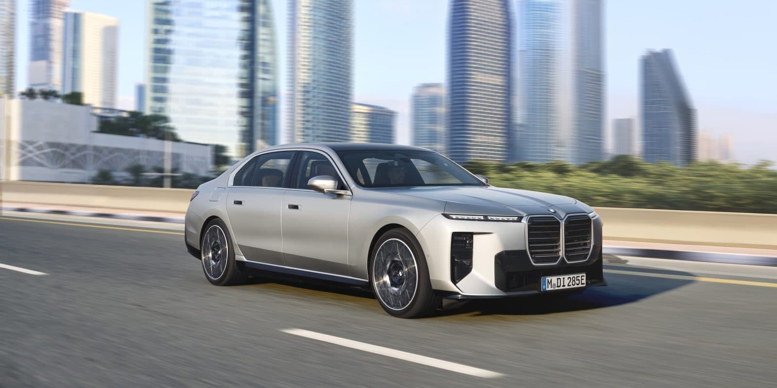 BMW i7 電動轎車續航里程達 724 公里