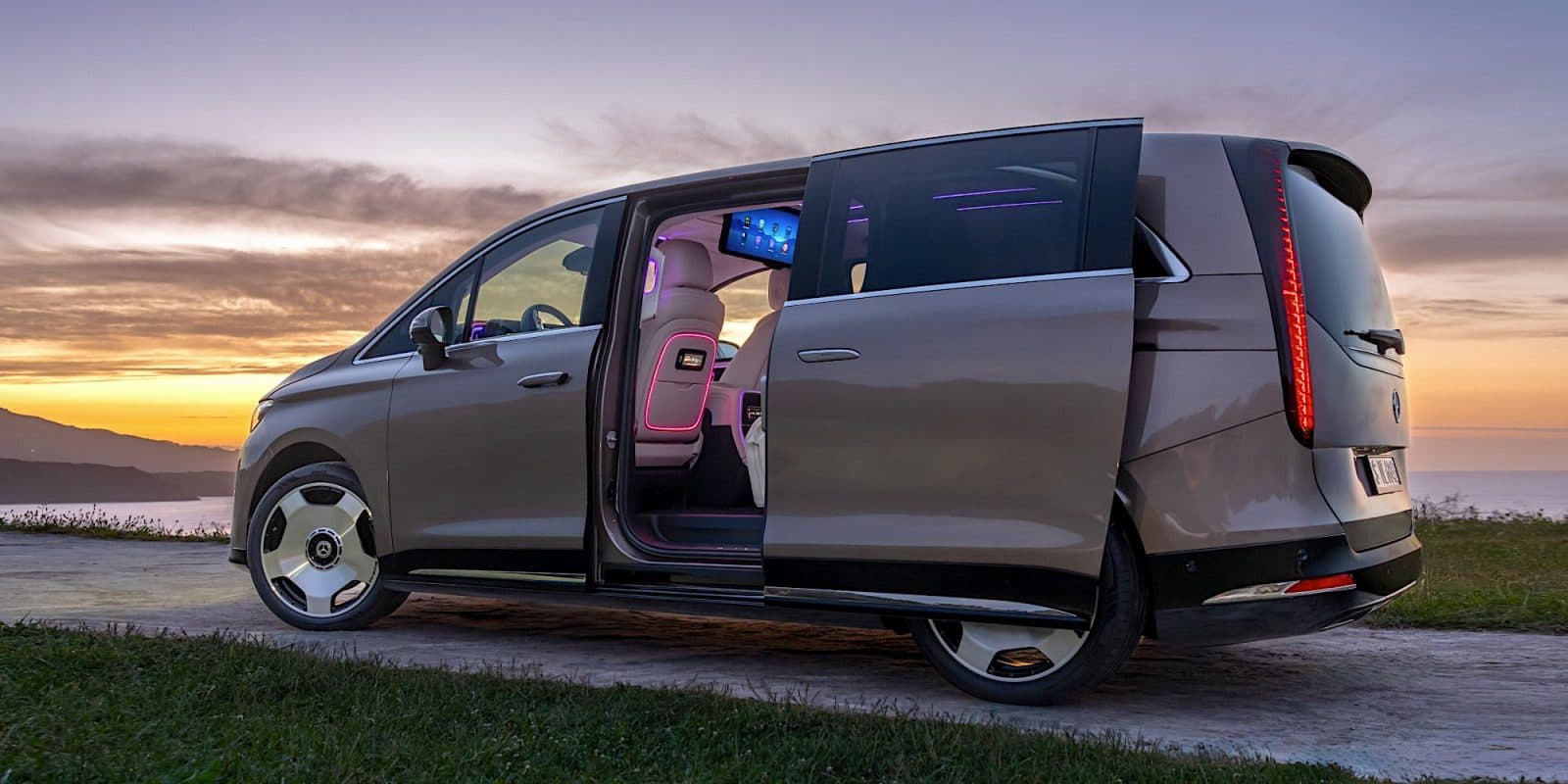 賓士發表 2027 年式 AMG 性能休旅與 VLE 300 電動 MPV