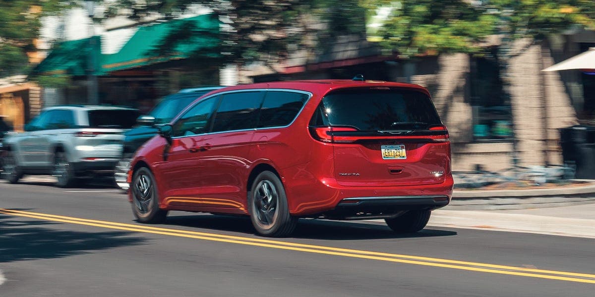 克萊斯勒 Pacifica 2027 年式小改款計畫浮現，未來車型走向多元化