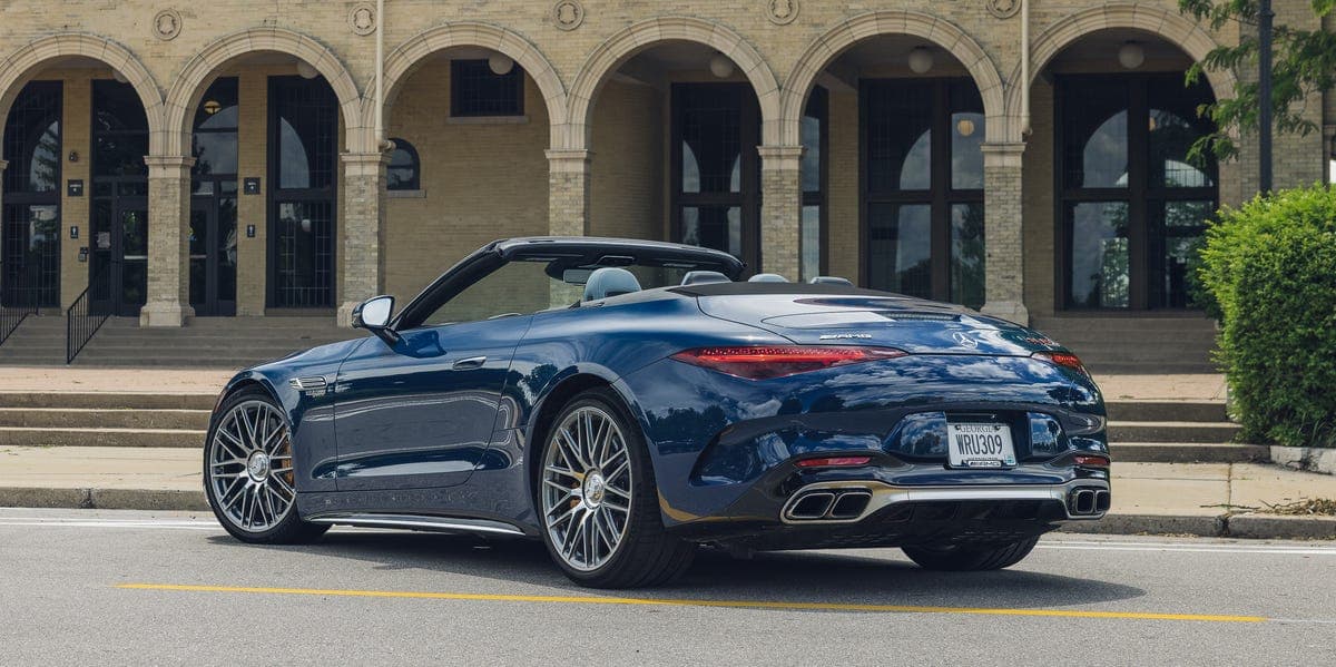 賓士新車型與市場動態:AMG SL63 S E性能版亮相,電動卡車投入營運