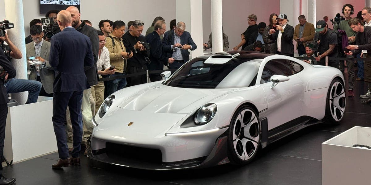Porsche Mission S 概念車揭示超跑新方向，支援燃油與油電混合動力