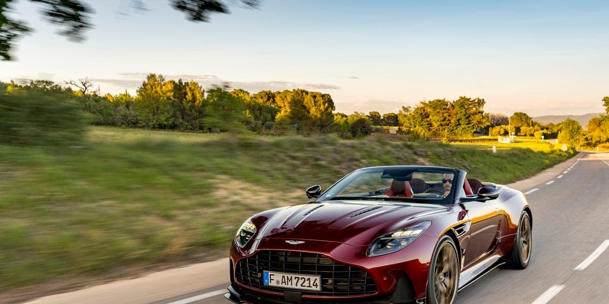 Aston Martin 預覽 2026 Vantage S 與 2027 DB12 S Volante 新車資訊
