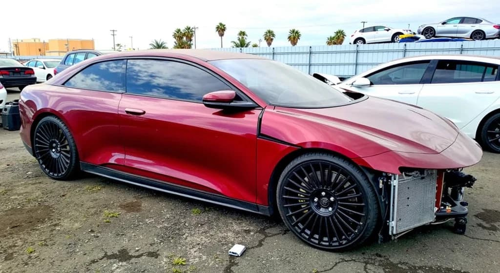Lucid Motors 面臨財務與品質雙重挑戰，股價一度重挫逾 50%