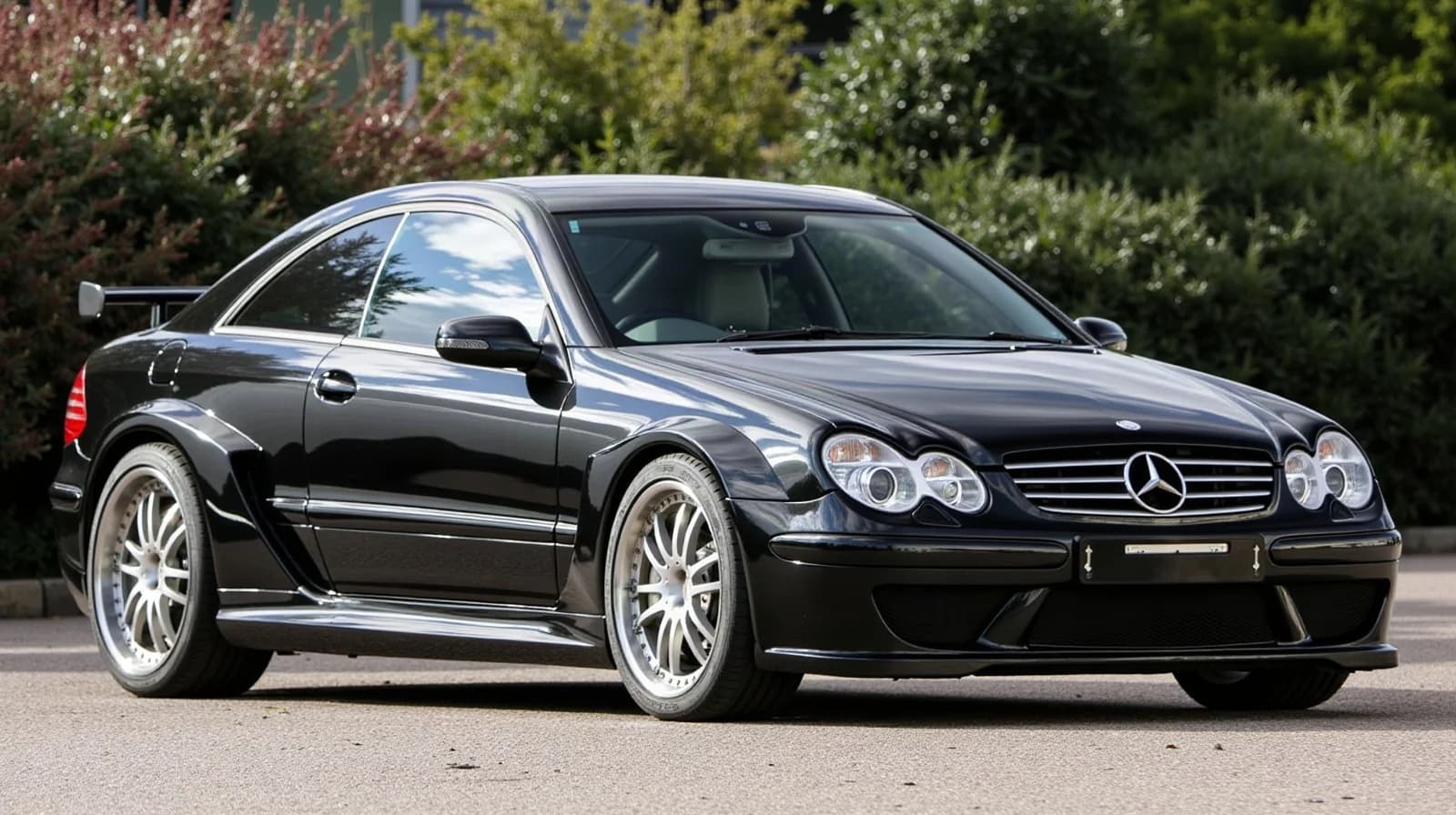 Mercedes CLK DTM AMG 稀有車款即將拍賣，全球限量百輛之一