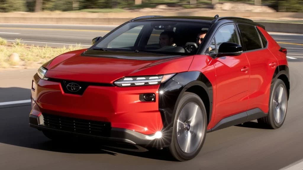 四款油電中型休旅車型比較：RAV4與X-Trail空間價格分析