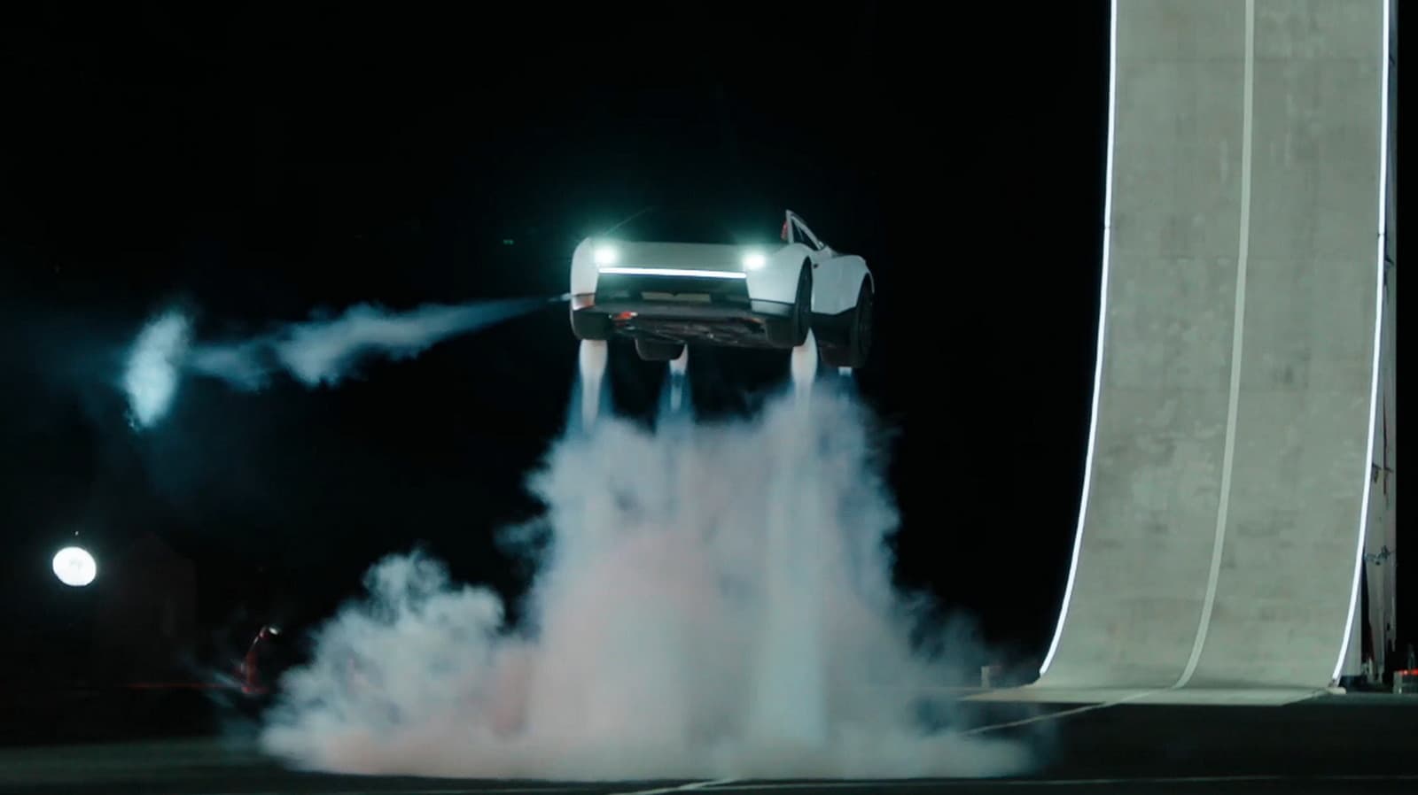 特斯拉 Roadster 性能跑車重磅亮相，宣稱0-96公里加速僅0.59秒，目標2028年量產。