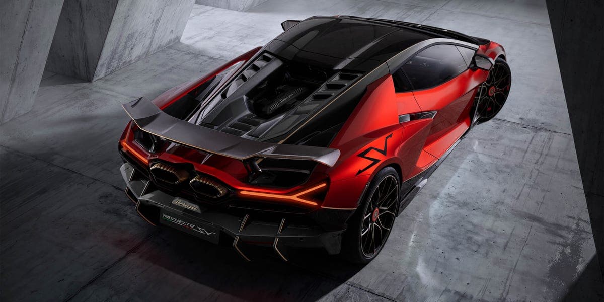 Lamborghini Revuelto SV 於蒙特利亮相,馬力達 1050 匹並強化賽道性能