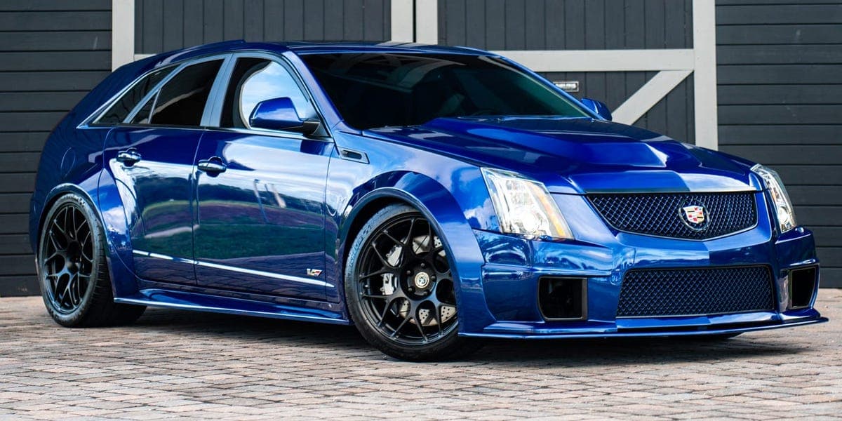 Cadillac 多元佈局：WEC 聖保羅站衛冕前排，2026 Escalade IQ 續航 456 英里，經典 CTS-V 拍賣引關注