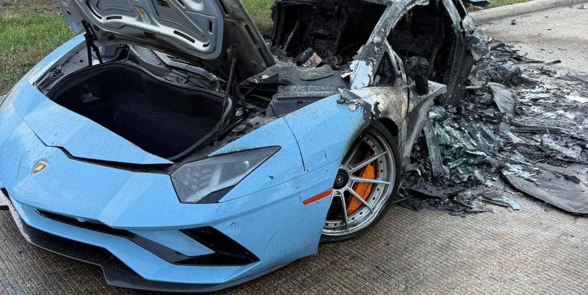 Lamborghini Revuelto, Aventador Crash in Texas Leaves 1 Supercar Burned to a Crisp