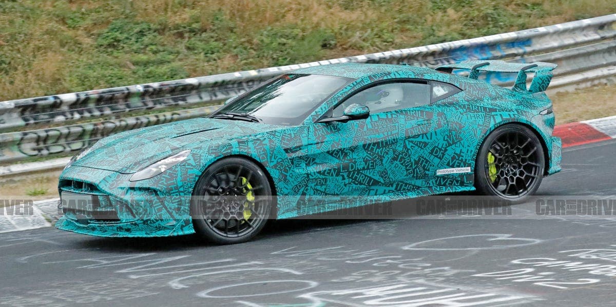 Aston Martin Valen 超級跑車亮相：V12 引擎爆發 850 匹馬力，劍指頂級性能車款