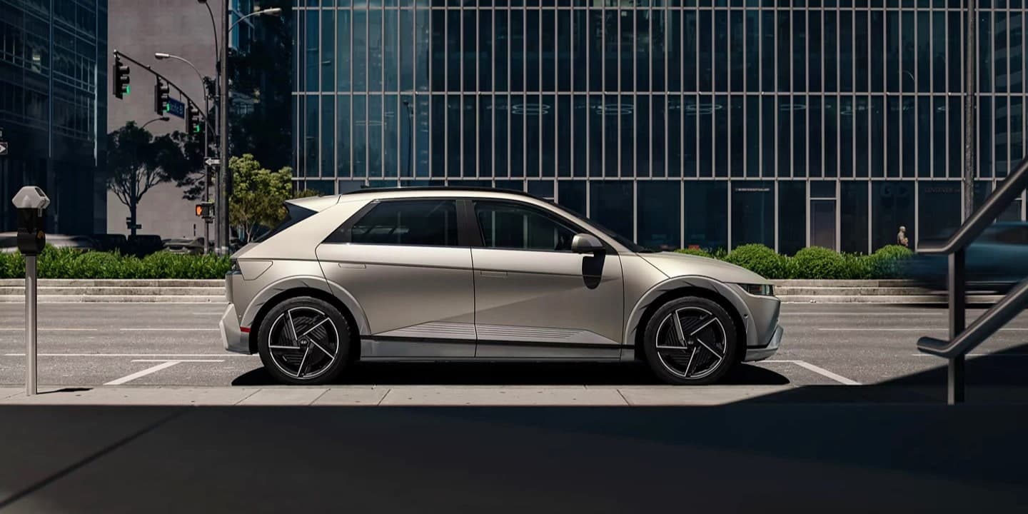Hyundai IONIQ 5 spotted with a new high-tech setup and large 18″ digital screen