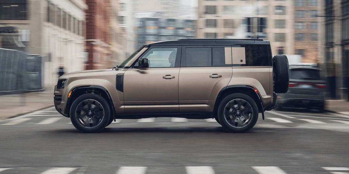 Land Rover Defender Sport 2026 年問世，擁電動、油電與燃油動力選項