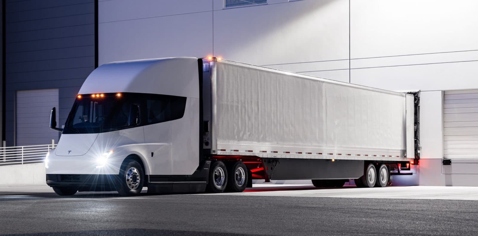 特斯拉 Model YL 美國上市，電動卡車 Semi 量產，自動駕駛面臨挑戰