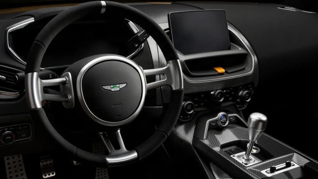 Touring Superleggera 530 匹 V12 手排敞篷復刻跑車亮相