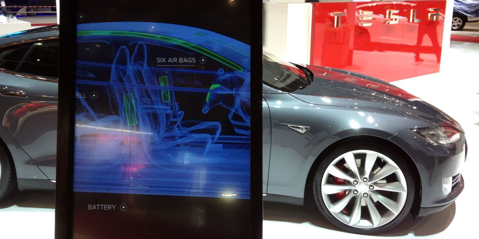 Tesla caps employee AI spending at $200/week except for Grok