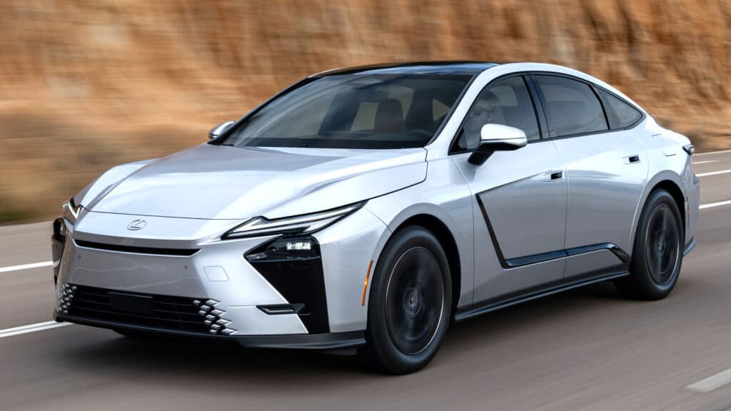 Lexus 取消電動版IS替代車型LF-ZC開發,V6引擎IS續行至2026年
